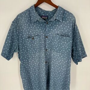 Patagonia Men's Casual Shirt in Light Blue